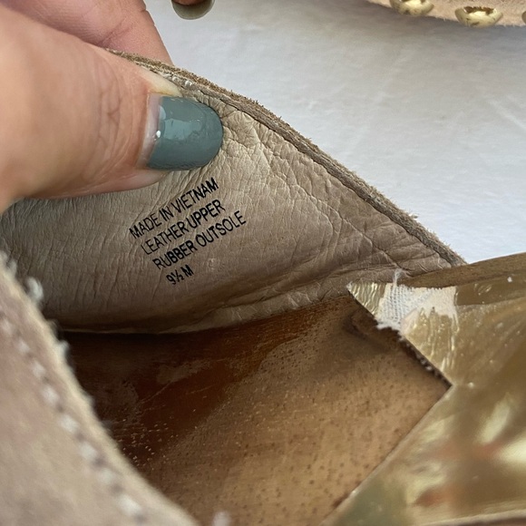 Michael Kors Y2K Wool Studded Block Heels Sandals Size 9.5 M Beige Suede Retro - Picture 9 of 11